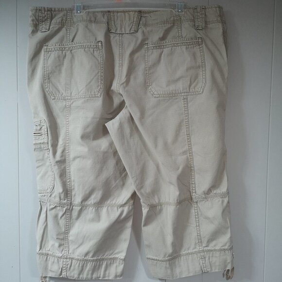 Eddie Bauer Ladies Beige Size 18 Petite Capri Length Straight Leg Pants - Picture 2 of 13